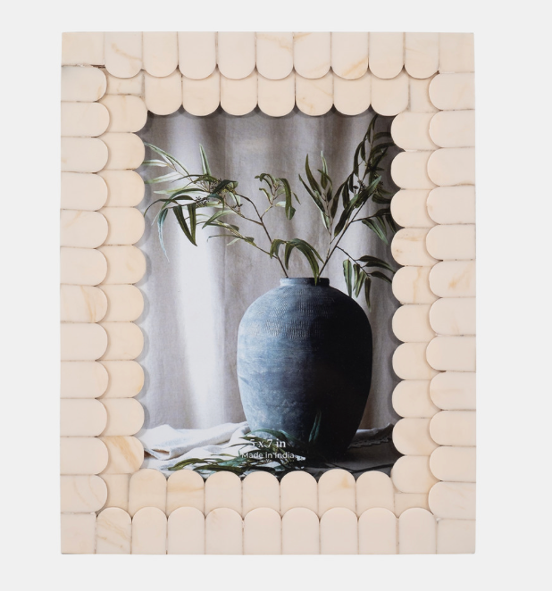Scalloped Photo Fram - Ivory 5x7